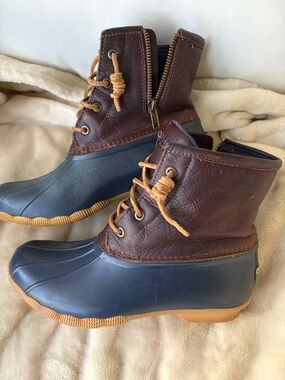 Sperry Saltwater 4-eye Duck Boots •waterproof •navy and brown •size 8